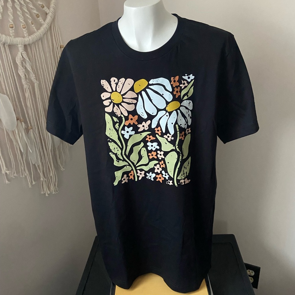 NEW! Bella + Canvas Women’s Boho Wildflowers Floral Nature T-shirt Size Medium